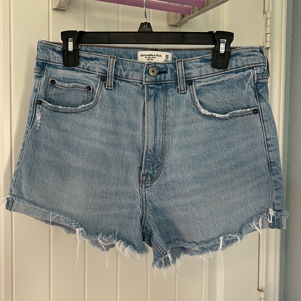 Abercrombie & Fitch The Mom Short denim high rise size 30/10